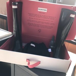 Hunter Boots size 9 black, like new.